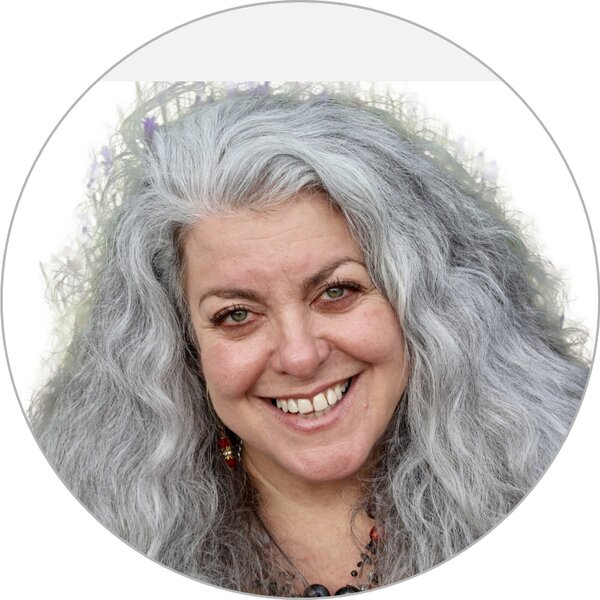 Portrait of Debbie Toth.